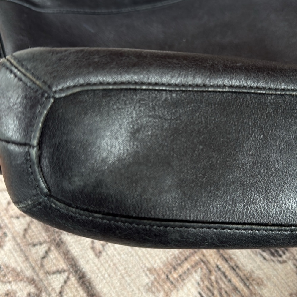 Elegant Coach Black Leather Shoulder Bag - Picture 10 of 12